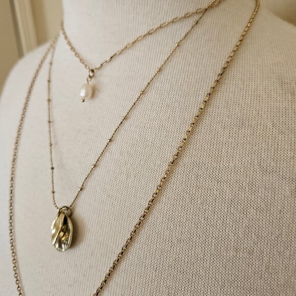 Elizabeth & James 3 Three Strand Gold Tone Chain Layer Necklace Pearl Medallion - Picture 5 of 7